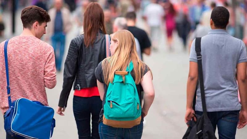 UK youth face being worse off than parents, says social mobility chief