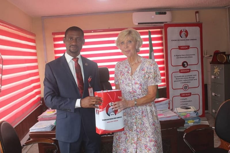 Romance scam: EFCC returns $26,000 to 70-year-old British woman duped by internet fraudster posing as American entertainer