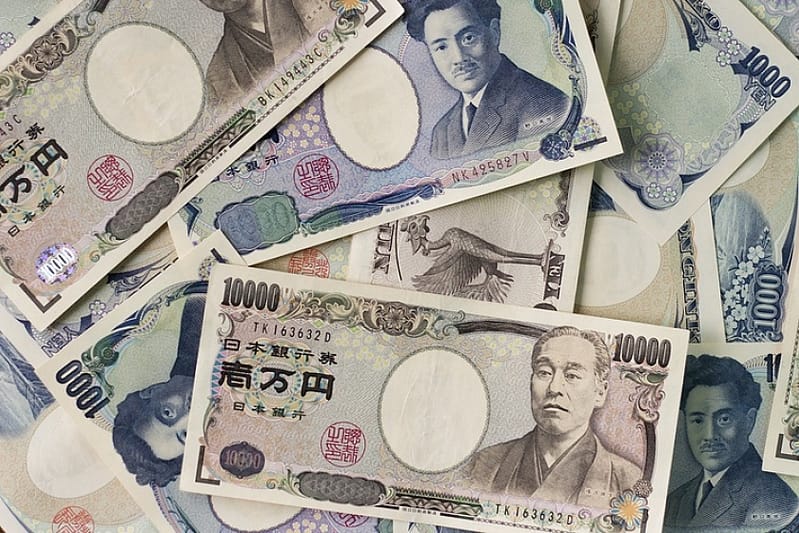 USD/JPY gains traction above 149.60 amid the renewed USD demand, US Retail Sales looms