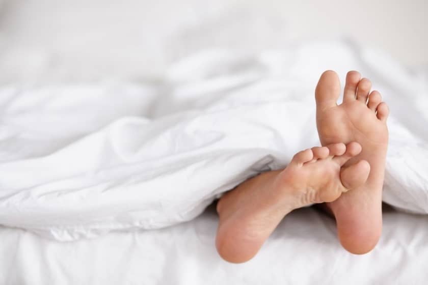  Here’s Why Your Feet Get Annoyingly Itchy at Night