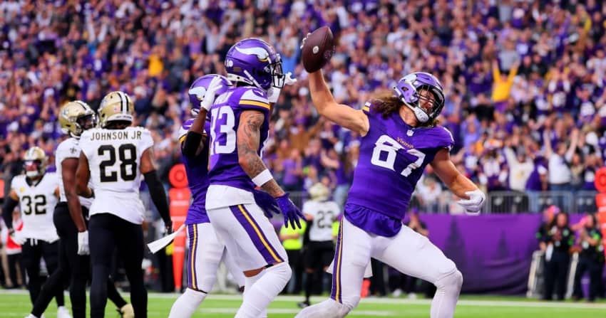 Vikings vs. Broncos Picks, Lineup Tips for Daily Fantasy DraftKings for SNF