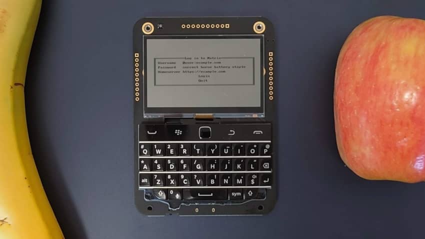  This Raspberry Pi-powered BlackBerry beeper parties like it’s 2009